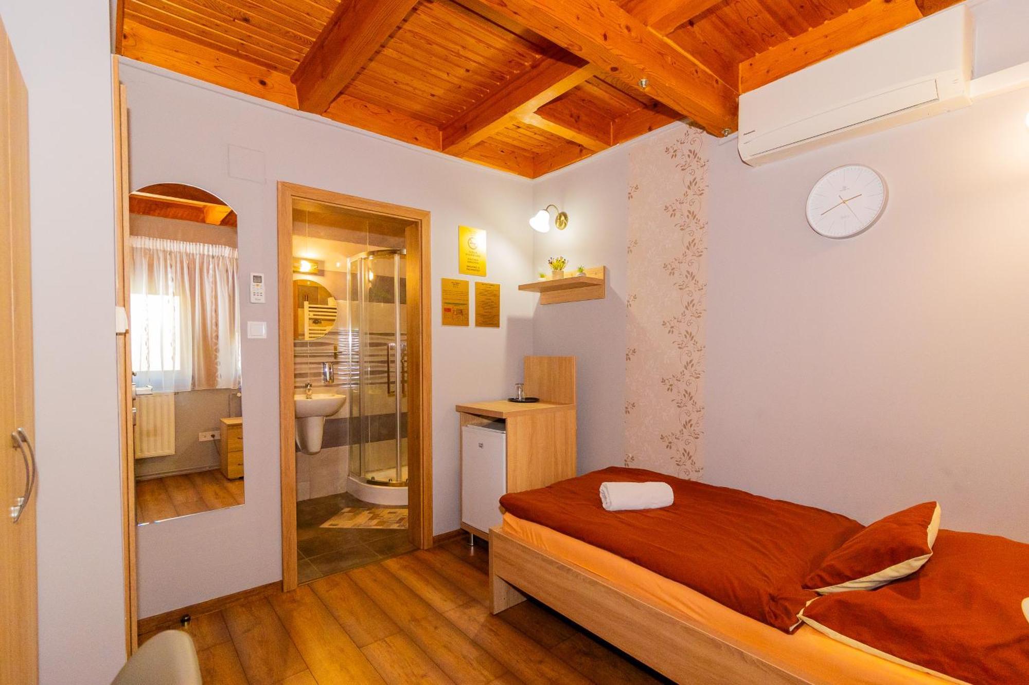 Tisza Panzio Es Apartman ทิสเซาอีแวรอช ภายนอก รูปภาพ